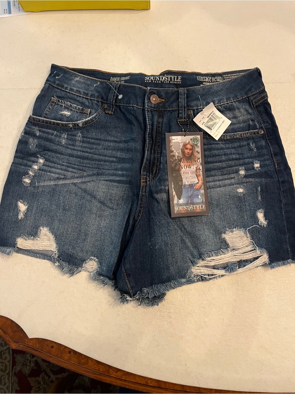Soundstyle Women's Distressed Dark Blue Denim Shorts. NWT!